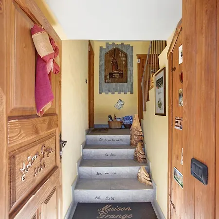 Maison Grange 4 *