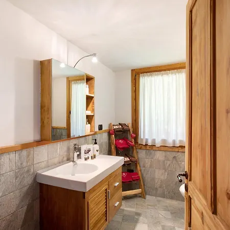 Maison Grange 4 *